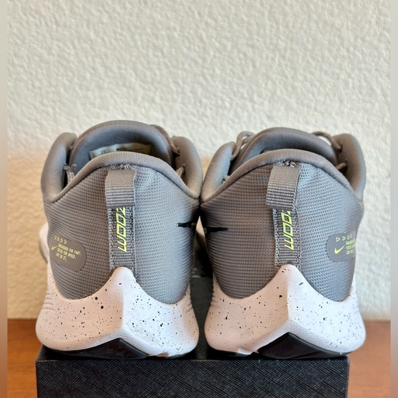 Nike Kids Air Zoom Speed 2 (GS)
Running Shoes Size 7Y
Gunsmoke/Dynamic Turquoise - Picture 8 of 12